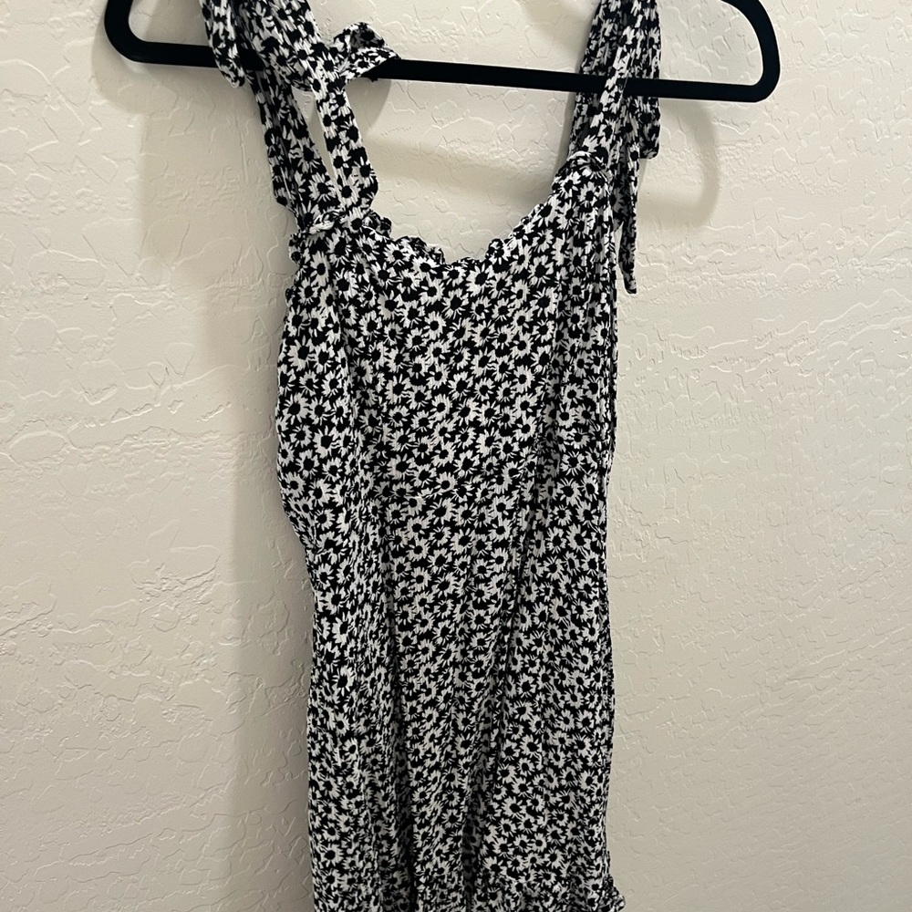 BRAND NEW! Super cute mini dress From LULU’s. Perfect for spring and summer!!